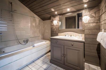 Holiday in mountain resort Chalet Etienne - Méribel - Bathroom