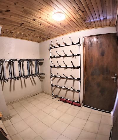 Vacances en montagne Chalet Genepy - Le Corbier - Casier à skis