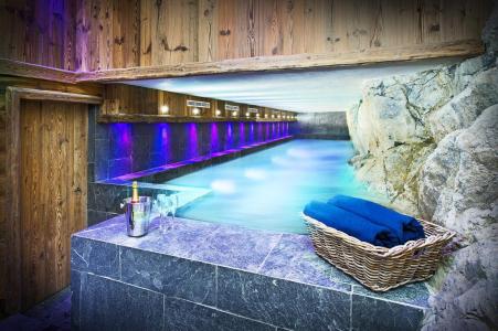 Holiday in mountain resort Chalet triplex 6 rooms cabin 12 people - Chalet Genepy - Val d'Isère - Private swimming pool