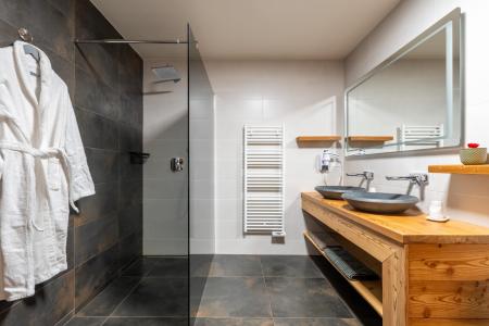 Holiday in mountain resort 6 room triplex chalet 12 people - Chalet Hartza - Le Grand Bornand - Shower room