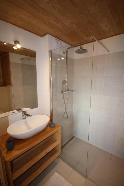 Holiday in mountain resort 3 room apartment 6 people (01) - Chalet Jorasse 1 C - Les Saisies - Shower