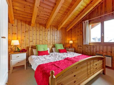 Holiday in mountain resort Chalet Krokus - Thyon - Bedroom under mansard