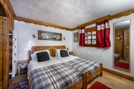 Holiday in mountain resort 7 room chalet 12 people - Chalet le Barragiste - Courchevel - Bedroom