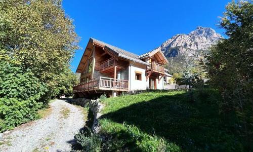 Holiday in mountain resort 5 room duplex chalet 8 people (140m²) - Chalet Le Maestro - Pelvoux - 