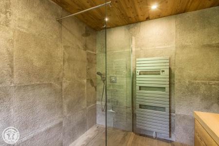 Holiday in mountain resort 7 room duplex chalet 14 people - Chalet le Marjency - Le Grand Bornand - Shower