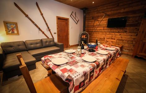 Holiday in mountain resort Chalet le Peak - Valloire - Dining area