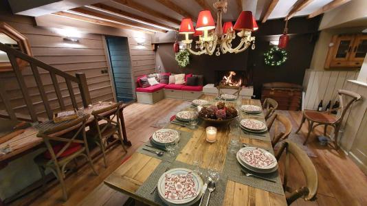 Holiday in mountain resort Chalet le Vieux Logis - Alpe d'Huez - Dining area