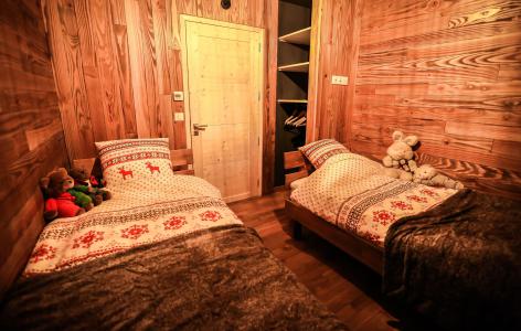 Holiday in mountain resort Chalet Les Lions Blancs - Valloire - Bedroom
