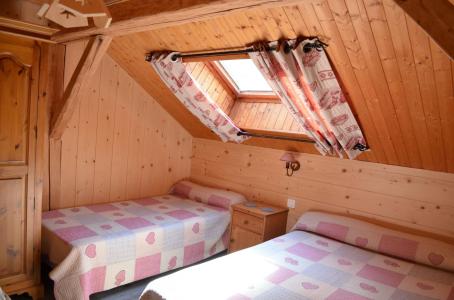 Vacaciones en montaña Apartamento 3 piezas para 5 personas (002) - Chalet les Pivottes - Châtel - Habitación abuhardillada