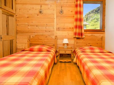 Holiday in mountain resort Chalet Levassaix - Les Menuires - Bedroom
