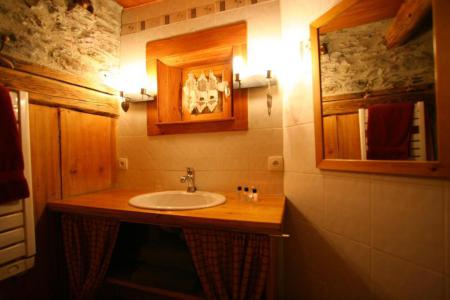 Holiday in mountain resort 6 room chalet 12 people (CH) - Chalet Lo Soli - Tignes - Accommodation