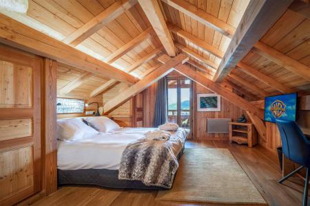 Holiday in mountain resort Chalet Loup - Alpe d'Huez - Bedroom under mansard
