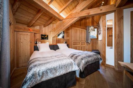 Holiday in mountain resort Chalet Loup - Alpe d'Huez - Bedroom under mansard