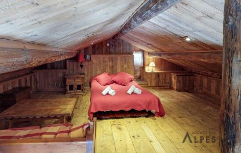 Vacances en montagne Chalet triplex 8 pièces 15 personnes - Chalet Nécou - Les Menuires - Cabine mansardée