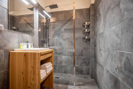 Holiday in mountain resort Chalet Nightingale - Alpe d'Huez - Shower