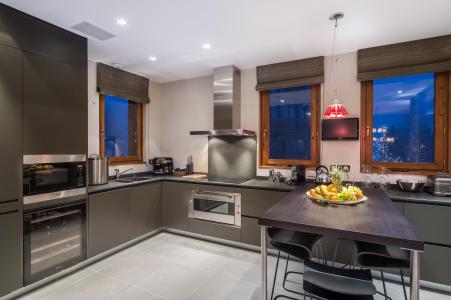 Holiday in mountain resort 6 room chalet 10 people - Chalet Overview - Courchevel - Kitchen