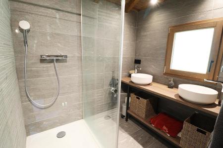 Holiday in mountain resort 4 room chalet 6 people - Chalet P'tiou - Les Gets - Shower room
