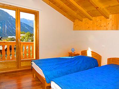 Holiday in mountain resort Chalet Paradis de St Martin - Saint Martin de Belleville - Bedroom under mansard