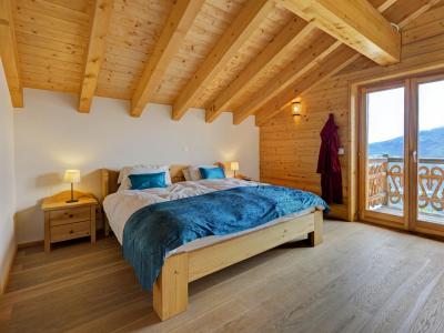 Holiday in mountain resort Chalet Perle des Collons - Thyon - Bedroom under mansard
