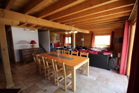 Holiday in mountain resort 7 room triplex chalet 12 people (CHACHO) - Chalet Pierres du Chozal - Les Saisies - Table