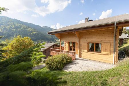 Vakantie in de bergen Chalet Pistes Du Soleil 6 Bartavelles - La Clusaz - Buiten zomer