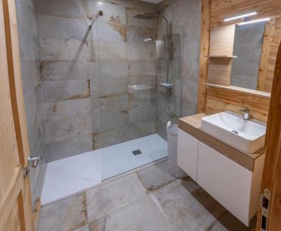 Holiday in mountain resort Chalet Pramouton - Les Orres - Shower room