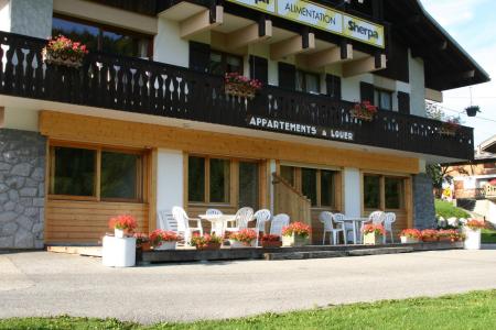 Vakantie in de bergen Chalet Sherpa - Les Gets - Buiten zomer