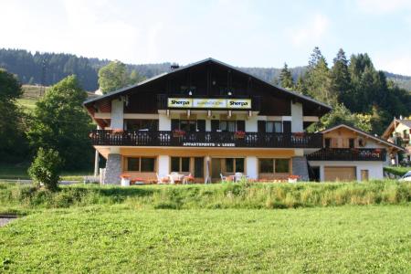 Vakantie in de bergen Chalet Sherpa - Les Gets - Buiten zomer