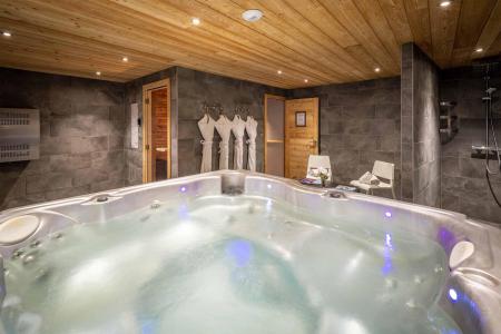 Holiday in mountain resort Chalet Woodpecker - Alpe d'Huez - Jacuzzi