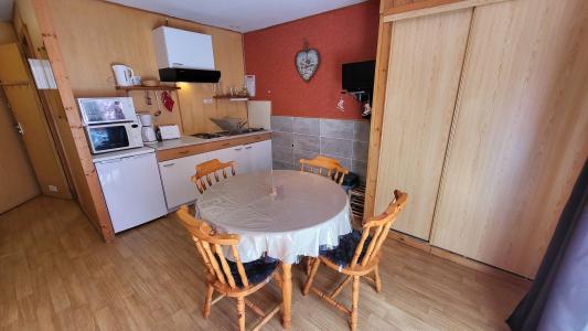 Holiday in mountain resort 2 room apartment 4 people (1) - CHALET WOODY WOOD - La Tania - Kitchen