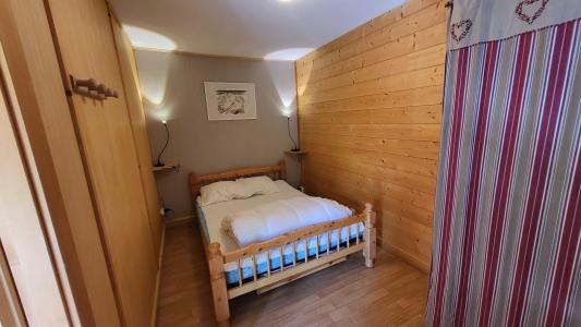 Holiday in mountain resort 2 room apartment 4 people (2) - CHALET WOODY WOOD - La Tania - Bedroom