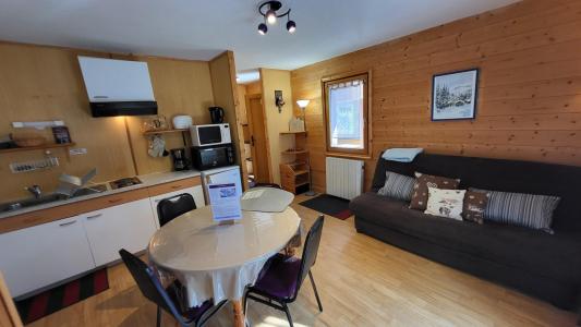 Holiday in mountain resort 2 room apartment 4 people (2) - CHALET WOODY WOOD - La Tania - Living room