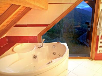 Vacanze in montagna Chalet Ysengrin - Vaujany - Vasca da bagno ad angolo