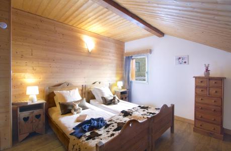 Holiday in mountain resort 8 room triplex chalet 15 people (Alexandre) - Chalets Chartreuse et Alexandre - Les 2 Alpes - Bedroom under mansard