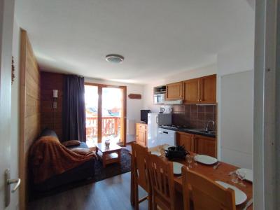 Urlaub in den Bergen 3-Zimmer-Appartment für 6 Personen (106) - Chalets de Bois Méan A - Les Orres - Wohnzimmer