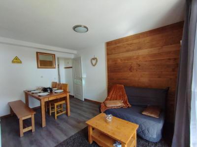 Urlaub in den Bergen 3-Zimmer-Appartment für 6 Personen (106) - Chalets de Bois Méan A - Les Orres - Wohnzimmer