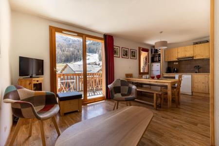 Urlaub in den Bergen 3 Zimmer Maisonettewohnung für 8 Personen (302) - Chalets de Bois Méan A - Les Orres - Wohnzimmer