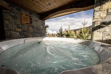 Holiday in mountain resort 6 room triplex chalet 11 people (Mont Blanc) - Chalets du Cocoon - La Plagne - Jacuzzi