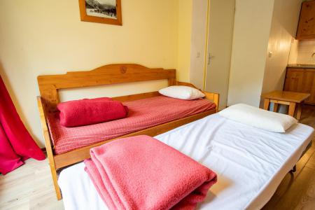 Holiday in mountain resort 2 room apartment 4 people (A9) - Chalets du Thabor - Valfréjus - Bedroom