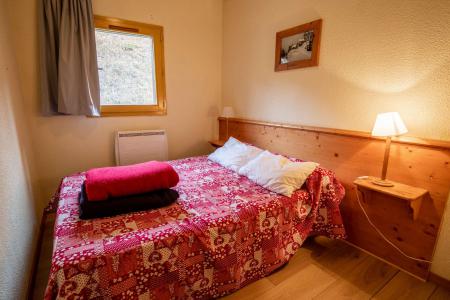 Holiday in mountain resort 2 room apartment cabin 6 people (B156) - Chalets du Thabor - Valfréjus - Bedroom