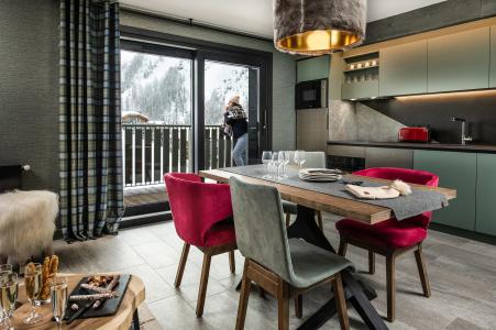 Holiday in mountain resort 3 room apartment 4 people - Chalets Izia - Val d'Isère - Dining area