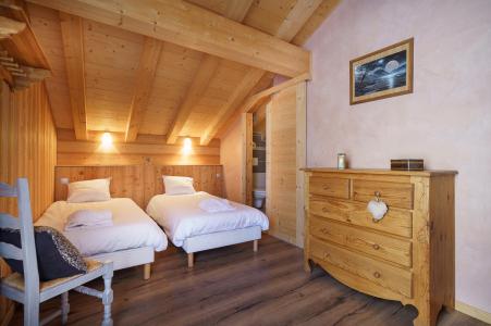 Vacanze in montagna Chalet su 3 piani 5 stanze per 8 persone (Rébèque) - Chalets Les Balcons du Golf - Alpe d'Huez - Camera mansardata