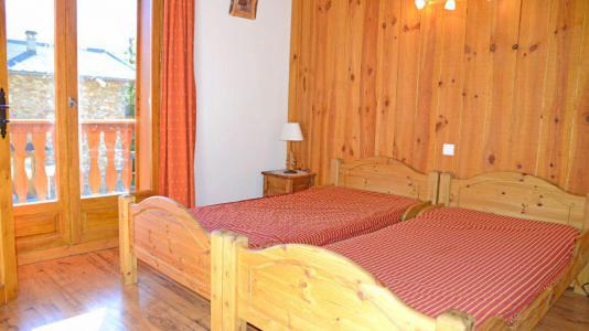 Holiday in mountain resort Chalets Violettes - Saint Martin de Belleville - Bedroom