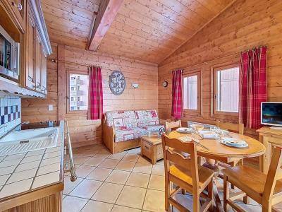 Holiday in mountain resort 2 room apartment 4 people (V23) - Hameau des Airelles - Les Menuires - Living room