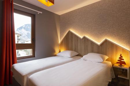 Holiday in mountain resort Hôtel Base Camp Lodge - Les Arcs - Twin beds