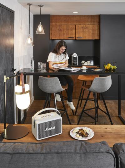 Vakantie in de bergen Familie suite 4 personen - Hôtel Écrin Blanc - Courchevel - Woonkamer