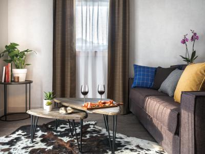 Vacances en montagne Grande Suite Cabine Supérieure 6 personnes - Hôtel Écrin Blanc - Courchevel - Coin séjour