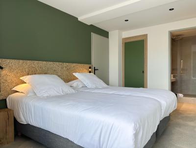 Holiday in mountain resort Suite 4 people () - Hôtel La Cachette - Les Arcs - Bedroom