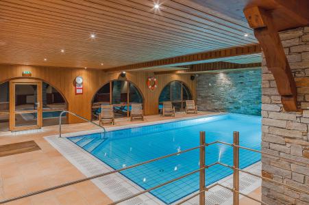 Holiday in mountain resort Hôtel les Balcons Village - La Plagne - Swimming pool