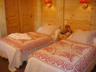 Holiday in mountain resort Twin room (Shower WC) - Hôtel les Glaciers - Samoëns - Bedroom